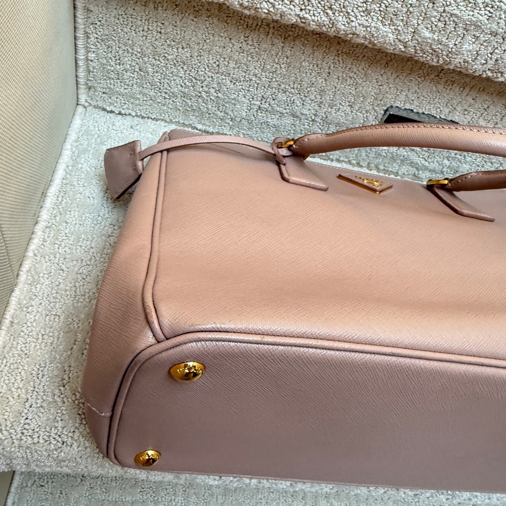 Prada Galleria Handbag in Saffiano Leather in Size Large Beige - Picture 6 of 12